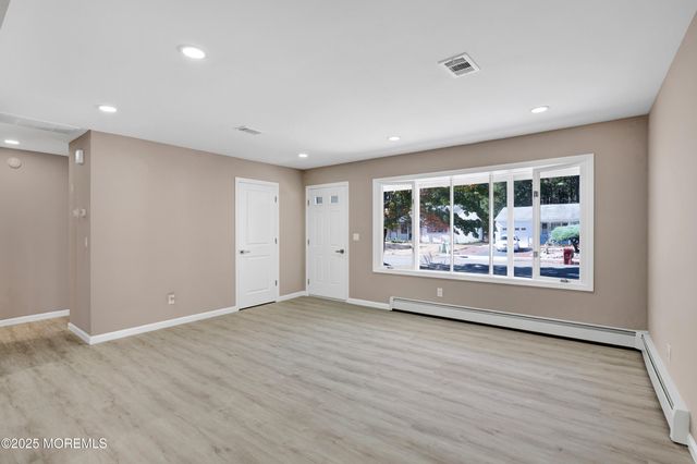 30 Zeeland Drive, Toms River, NJ 08757