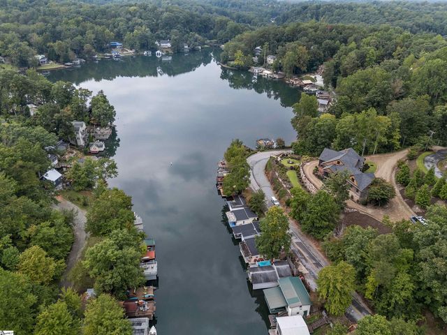 364 E Lakeshore Drive, Landrum, SC 29356