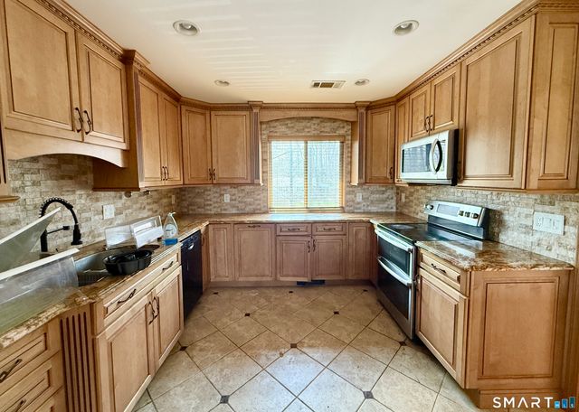 103 Haviland Drive, Trumbull, CT 06611