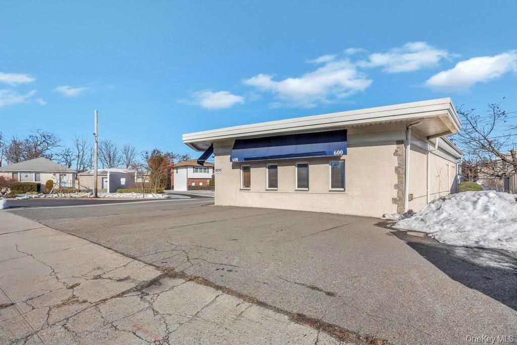 600 Hicksville Road, Bethpage, NY 11714 — photo 4