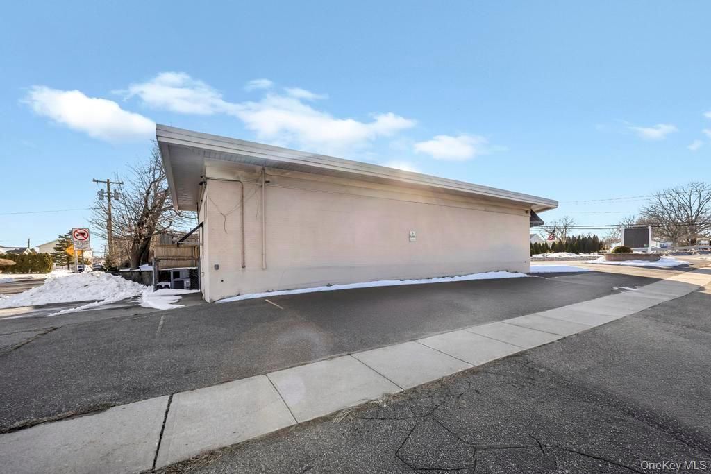 600 Hicksville Road, Bethpage, NY 11714 — photo 5