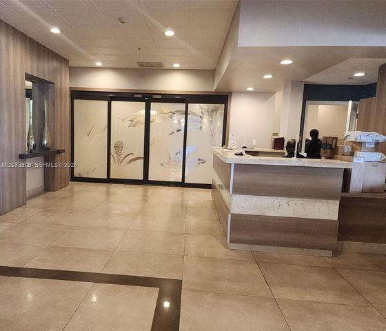 3731 N Country Club Dr 1124, Aventura, FL 33180