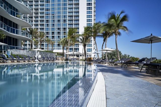 6801 Collins Avenue LPH05, Miami Beach, FL 33141