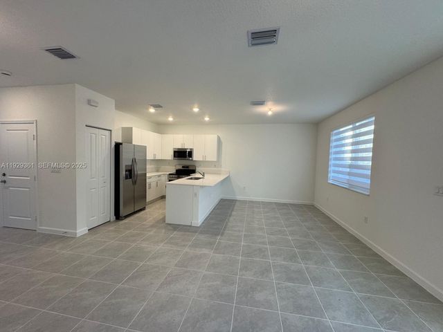 635 SE 13th St Cir ., Homestead, FL 33034