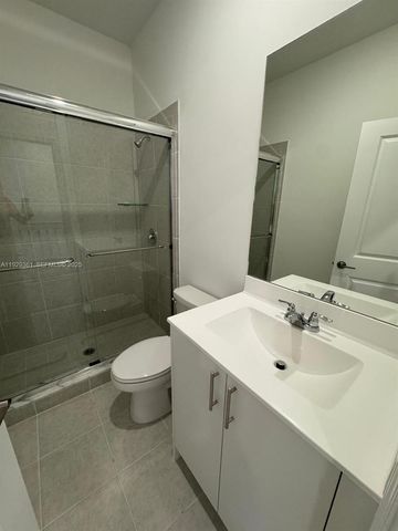 635 SE 13th St Cir ., Homestead, FL 33034