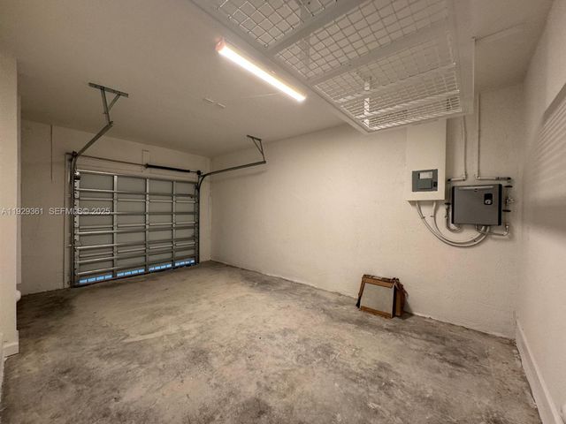 635 SE 13th St Cir ., Homestead, FL 33034