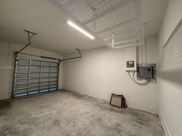 635 SE 13th St Cir ., Homestead, FL 33034