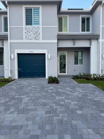 635 SE 13th St Cir ., Homestead, FL 33034