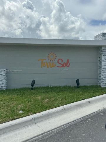 635 SE 13th St Cir ., Homestead, FL 33034