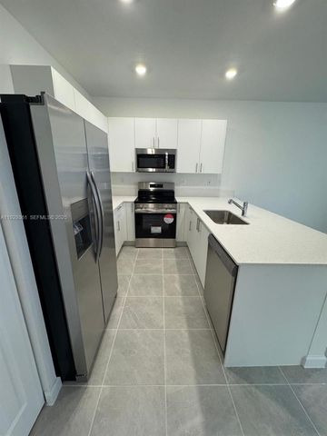 635 SE 13th St Cir ., Homestead, FL 33034