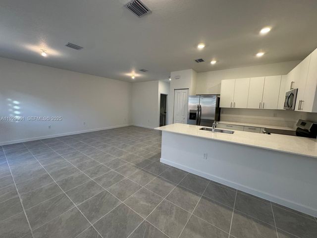 635 SE 13th St Cir ., Homestead, FL 33034