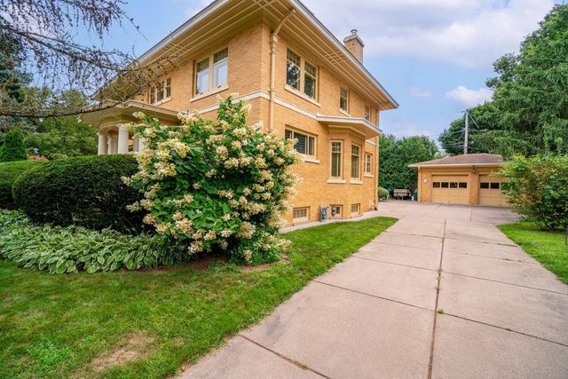 707 W Columbia Street, Chippewa Falls, WI 54729