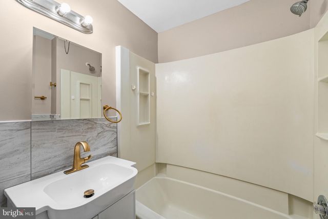 438 GLENDALE RD, Upper Darby, PA 19082