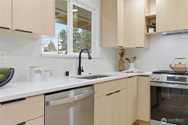 30041 14th Avenue S, Federal Way, WA 98003