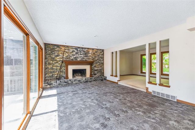 8027 Berkshire Drive, Grosse Ile, MI 48138
