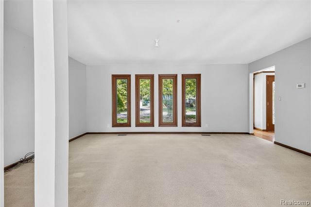 8027 Berkshire Drive, Grosse Ile, MI 48138