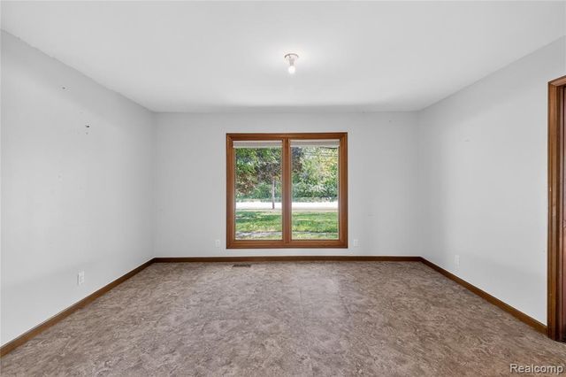 8027 Berkshire Drive, Grosse Ile, MI 48138