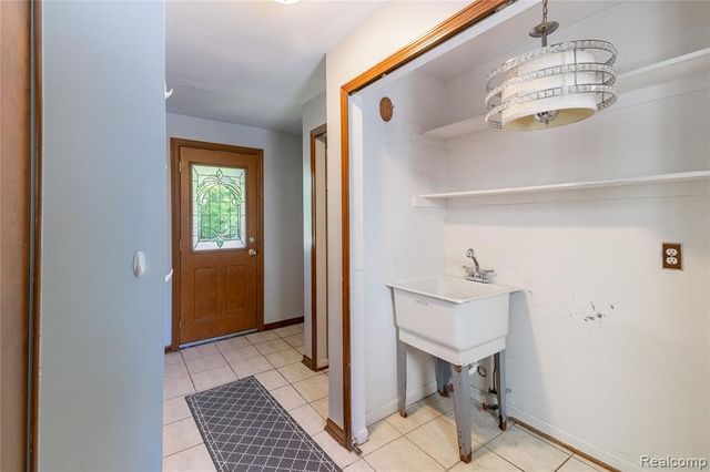 8027 Berkshire Drive, Grosse Ile, MI 48138