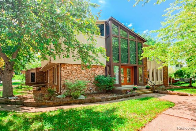 8027 Berkshire Drive, Grosse Ile, MI 48138