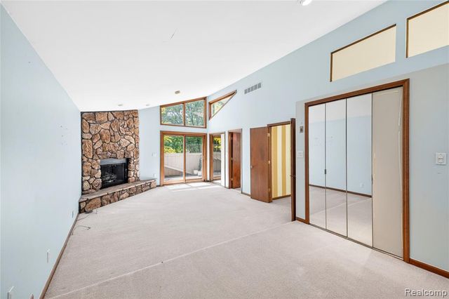 8027 Berkshire Drive, Grosse Ile, MI 48138