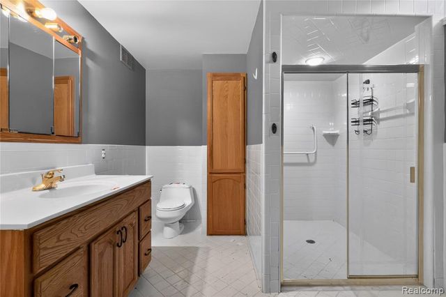 8027 Berkshire Drive, Grosse Ile, MI 48138