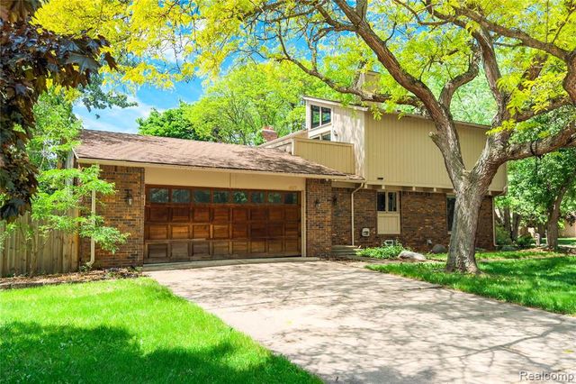 8027 Berkshire Drive, Grosse Ile, MI 48138