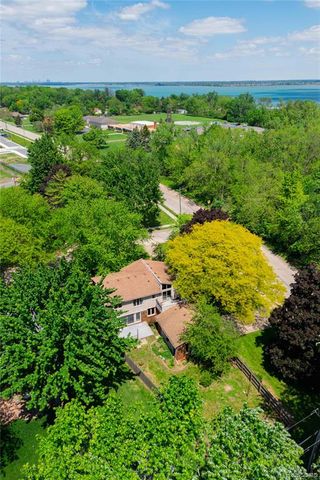 8027 Berkshire Drive, Grosse Ile, MI 48138