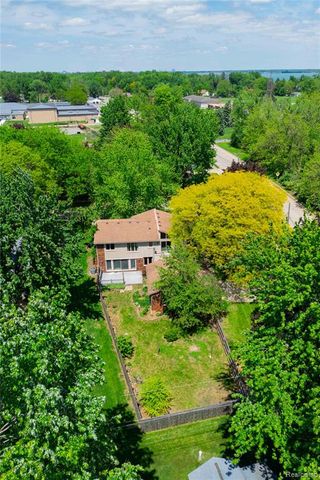 8027 Berkshire Drive, Grosse Ile, MI 48138