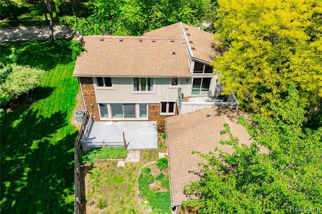 8027 Berkshire Drive, Grosse Ile, MI 48138