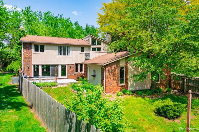 8027 Berkshire Drive, Grosse Ile, MI 48138