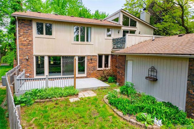 8027 Berkshire Drive, Grosse Ile, MI 48138