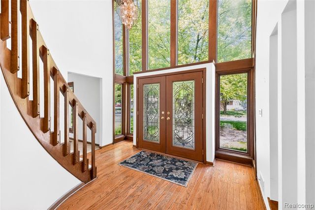 8027 Berkshire Drive, Grosse Ile, MI 48138