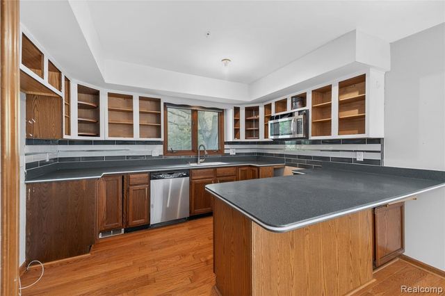 8027 Berkshire Drive, Grosse Ile, MI 48138