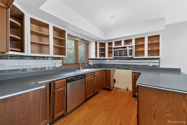 8027 Berkshire Drive, Grosse Ile, MI 48138