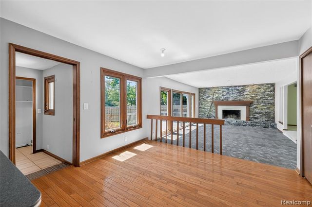 8027 Berkshire Drive, Grosse Ile, MI 48138