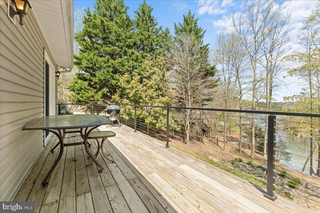 290 DODEE LN, Union Hall, VA 24176