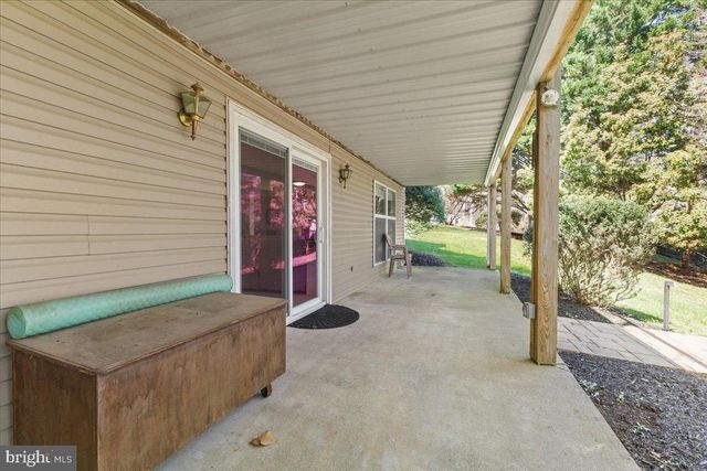 290 DODEE LN, Union Hall, VA 24176