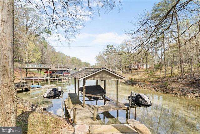 290 DODEE LN, Union Hall, VA 24176