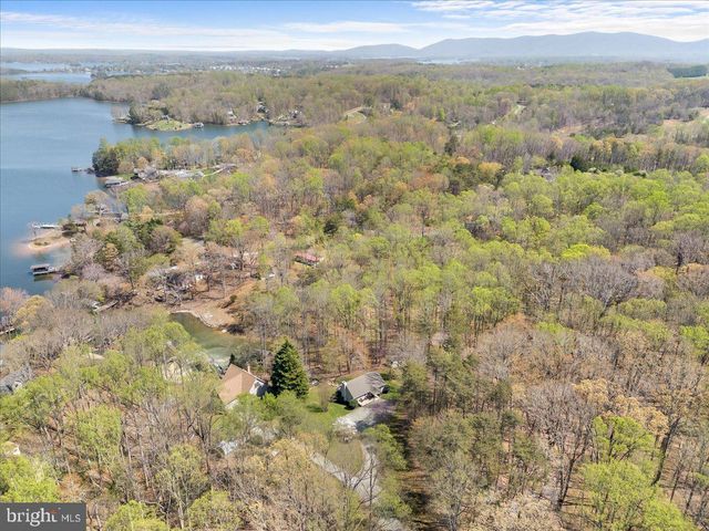 290 DODEE LN, Union Hall, VA 24176