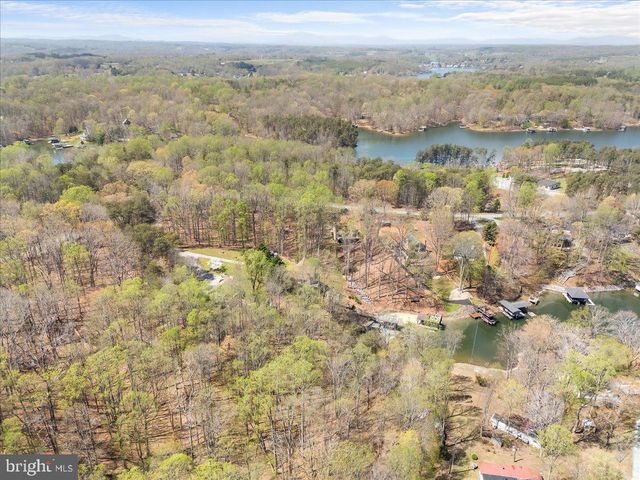 290 DODEE LN, Union Hall, VA 24176