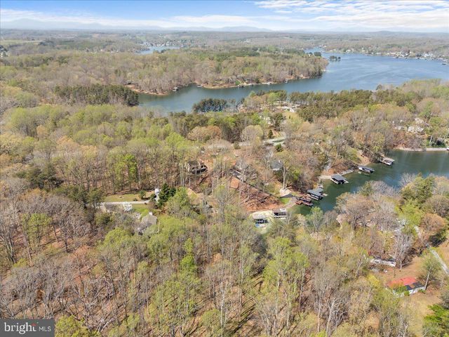 290 DODEE LN, Union Hall, VA 24176