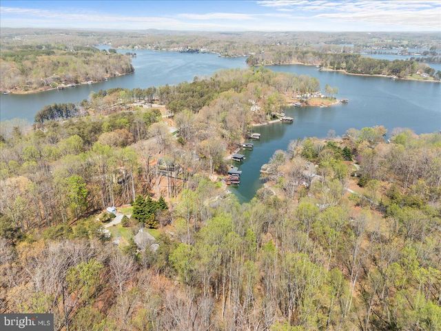 290 DODEE LN, Union Hall, VA 24176