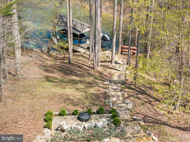 290 DODEE LN, Union Hall, VA 24176