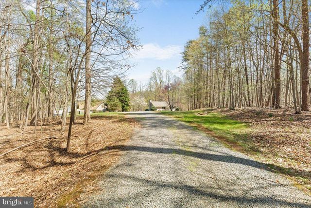 290 DODEE LN, Union Hall, VA 24176