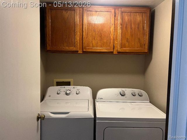 21384 Deerfield Drive, Trenton, MI 48183