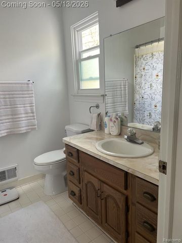 21384 Deerfield Drive, Trenton, MI 48183
