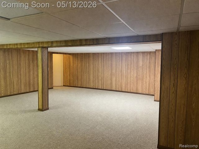 21384 Deerfield Drive, Trenton, MI 48183