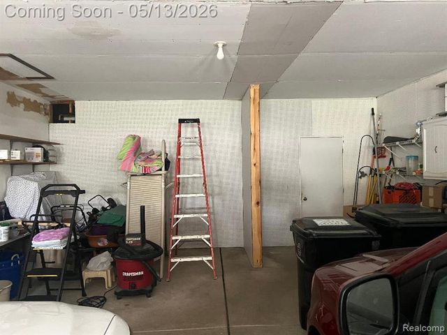 21384 Deerfield Drive, Trenton, MI 48183