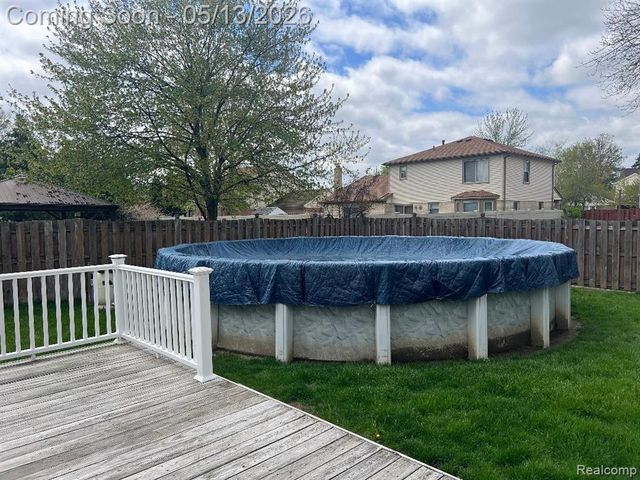 21384 Deerfield Drive, Trenton, MI 48183