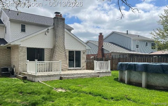 21384 Deerfield Drive, Trenton, MI 48183